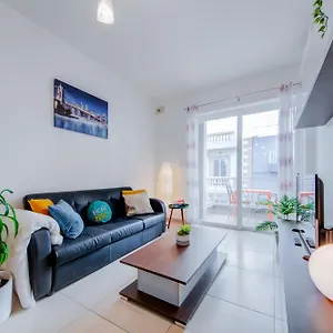 https://modern-central-st-julians-apartment-8-paceville.qawrahotelsmalta.org