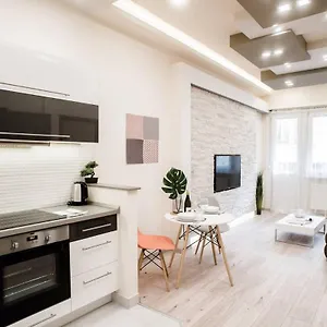new-luxury-apartment-in-the-center-with-a-c.inbudapesthotels.com/