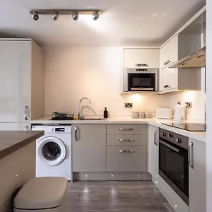 apt-modern-2-bed-near-gatwick.brighton-hotels-england.com/